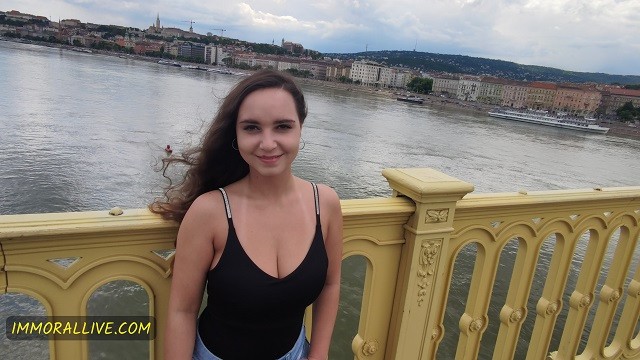 Clip prosperosa con instancabile mignotta di Immoral Family