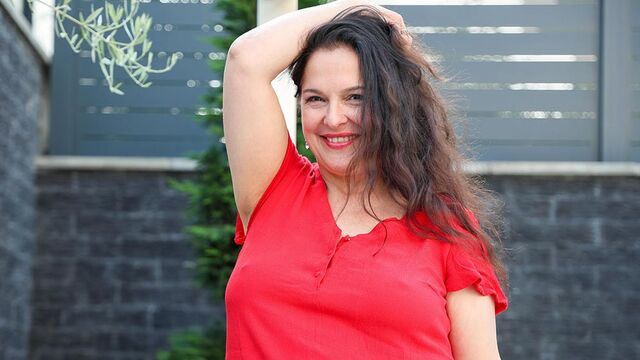 Old and fat babe in red lingerie Andrea Wet plays with a dildo