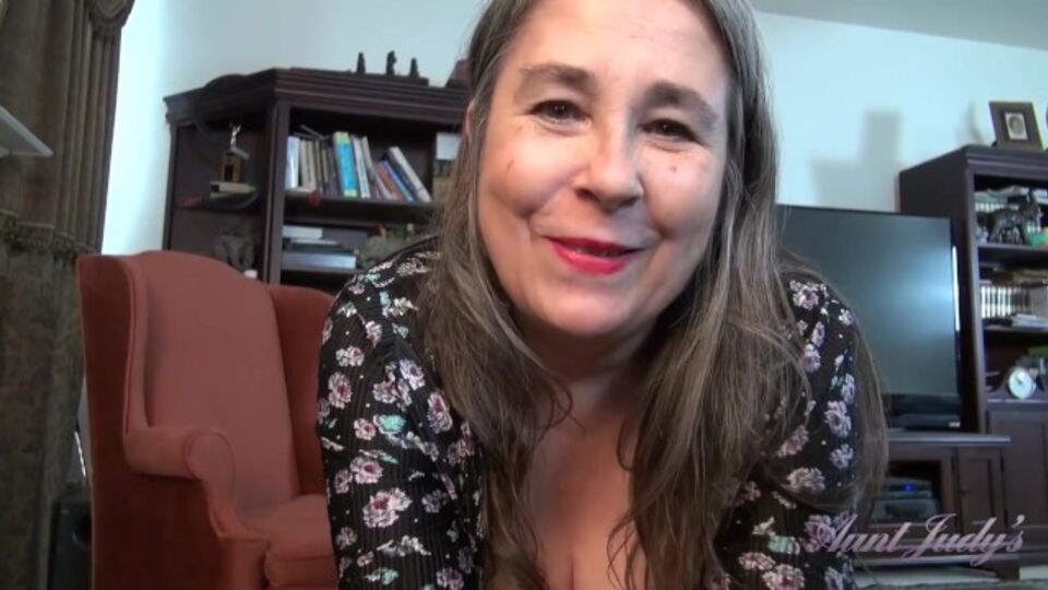 La fogosa señorita - escena de madura - Aunt Judy's