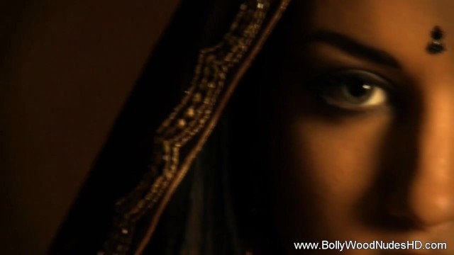 MILF दृश्य Bollywood Nudes HD से दीप्तिमान रानी के साथ