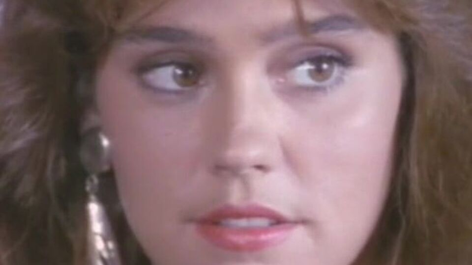 मध्यम आकार के स्तन लिंग Peter North से आज़ादी Jeanna Fine और Saber के साथ