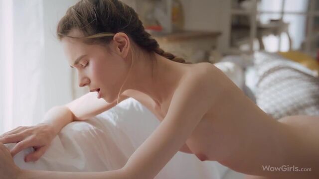 Adelanto de la pervertida Leona de posando 