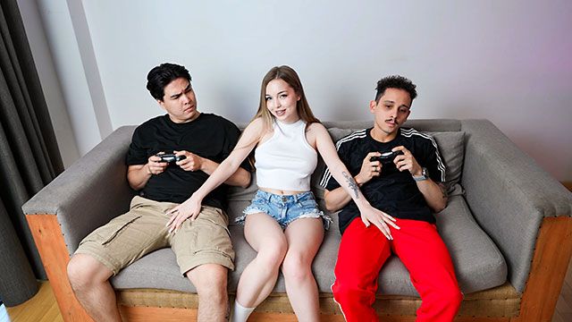 Trailer a pecora con abbagliante Jenny Kitty di Verified Amateurs