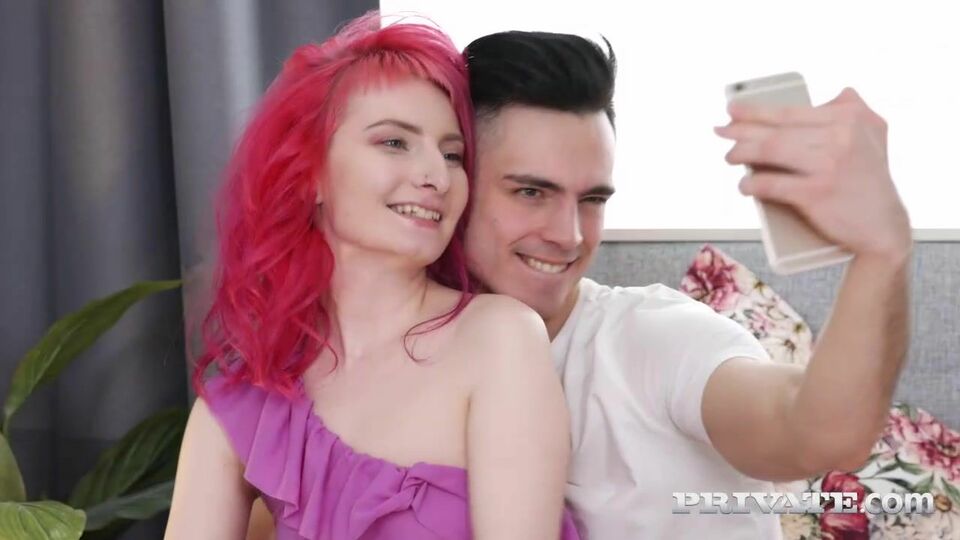 Furba Alien Fox - video giovane - Tight and Teen