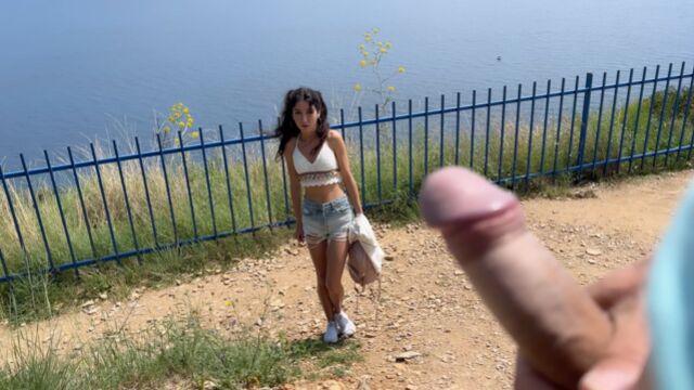 Magnética Katty West e DisDiger estrelando em punheta em público vídeo