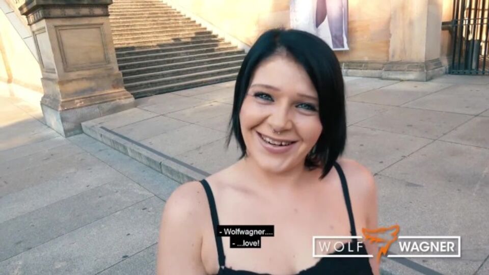 Pornographie hd de la modeste  fille facile 