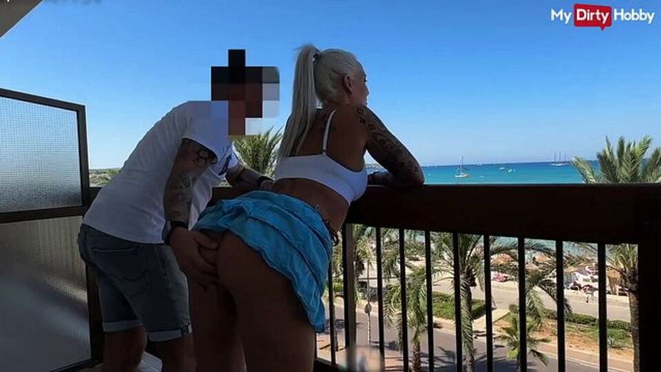 Impeccable Lara's outside clip