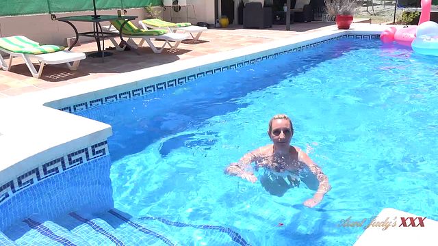 शौकिया क्रिया Aunt Judys XXX से नाज़ुक बिम्बो के साथ