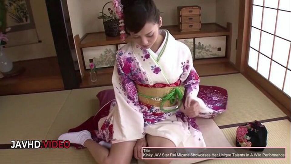 La culona Mihono y Rei en clip de tetas naturales grandes