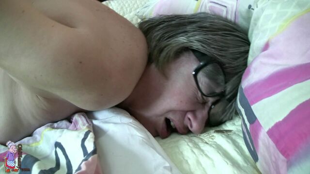 Guarda scena di salterina piccolina