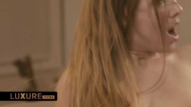 La parfaite Alexis Crystal dans séquence pipe