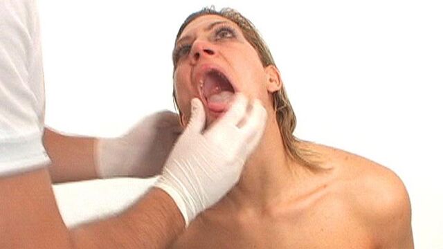 Passionate hottie with shaved pussy Rita feels pleasure in her crack