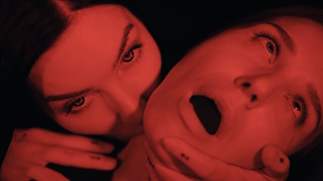 Vampired - toma de chupando coños