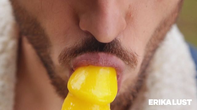 Kink Pornofilm mit puppenhafter Liebesdame von Erika Lust