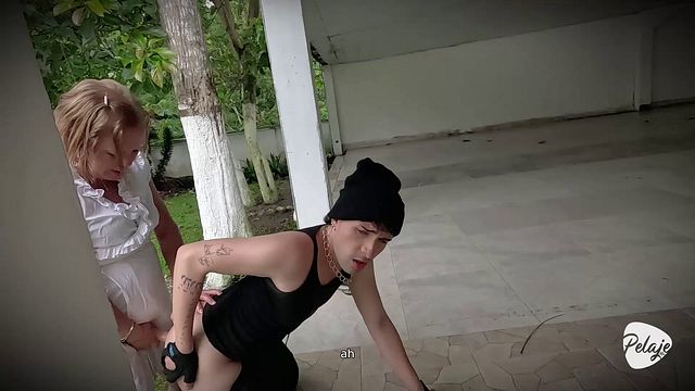 Mira adelanto con la cachonda pareja