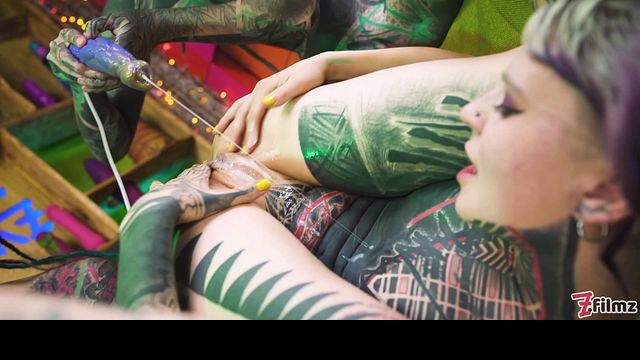 Dirty Dreaz - टैटू वाली महिलाएं चित्र