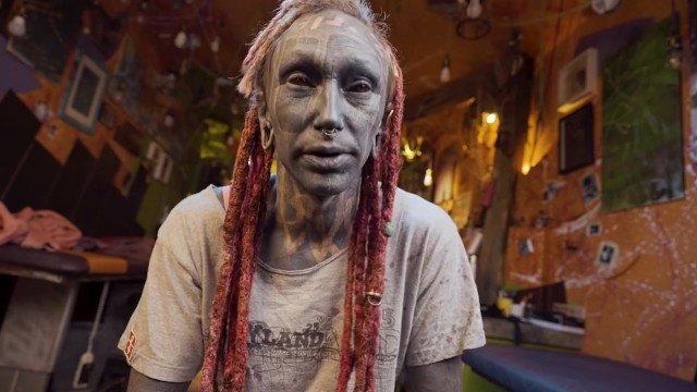 Clip de fetiche protagonizado por la soñada Lily Lu