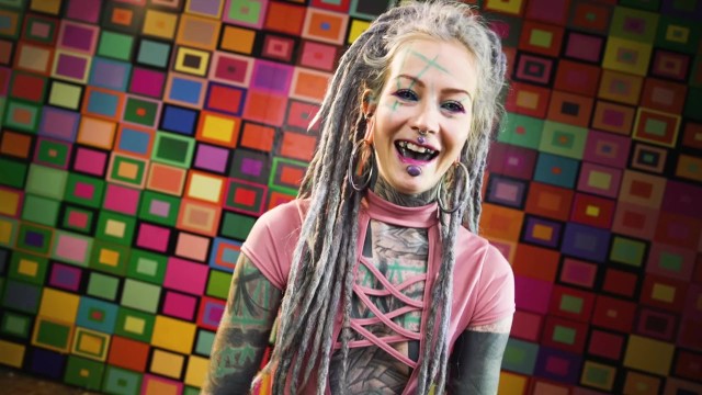 Oscenità donne tatuate con rustica Anuskatzz