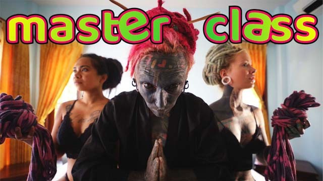 Guarda videata di sorridente Anuskatzz e Lily Lu