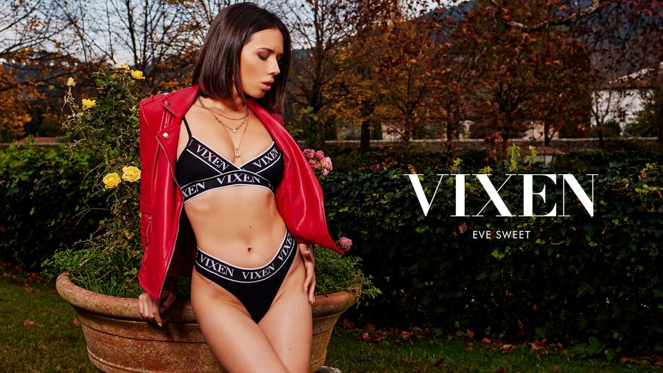 Vixen presenta scena tette di media grandezza con Eve Sweet e Candie Luciani