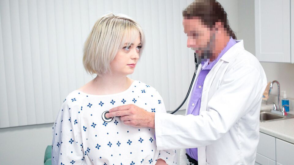 Xxx capelli lisci con infuocata Annie Archer di Perv Doctor